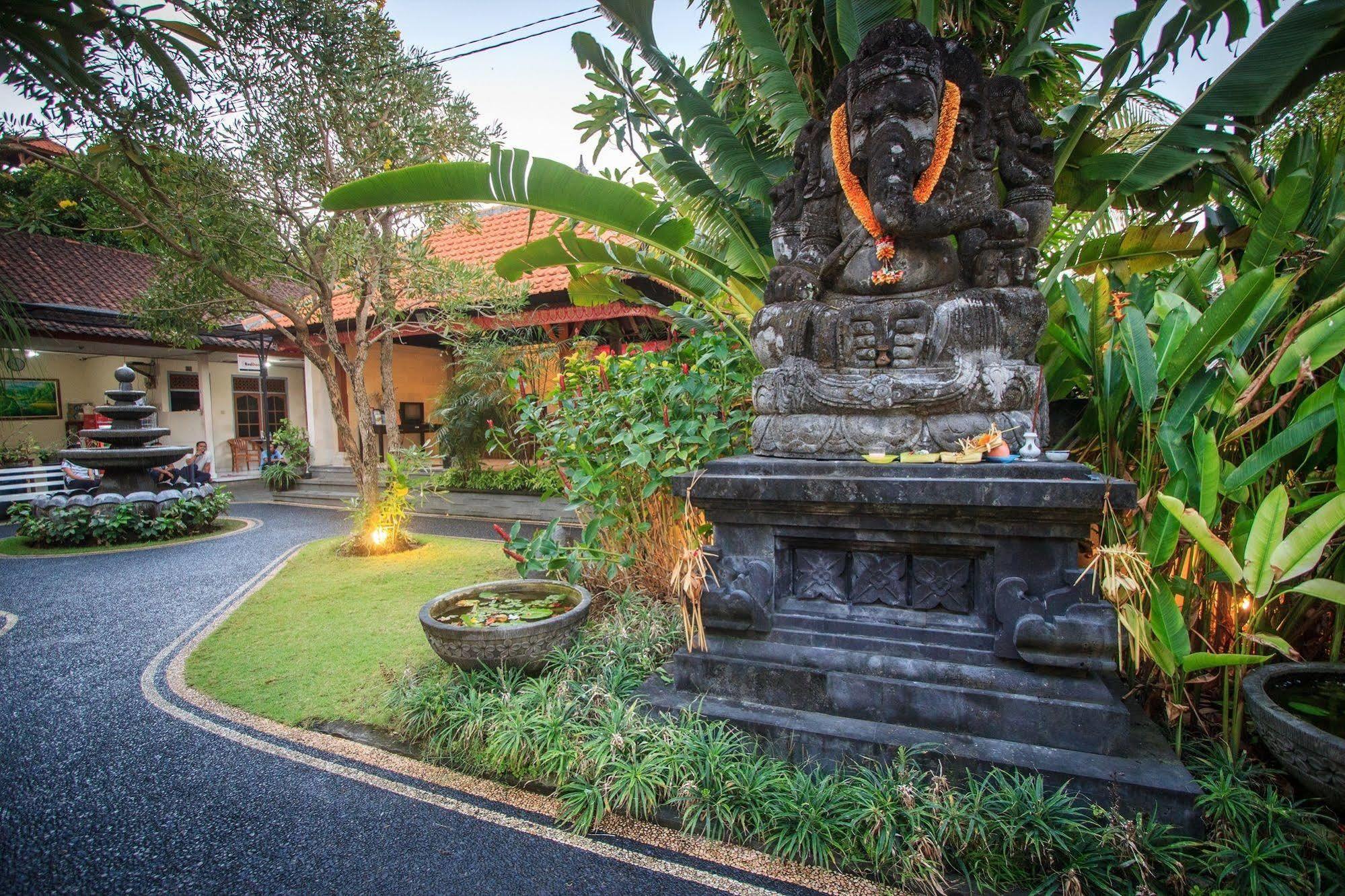 Pondok Anyar Hotel Kuta  Exterior photo