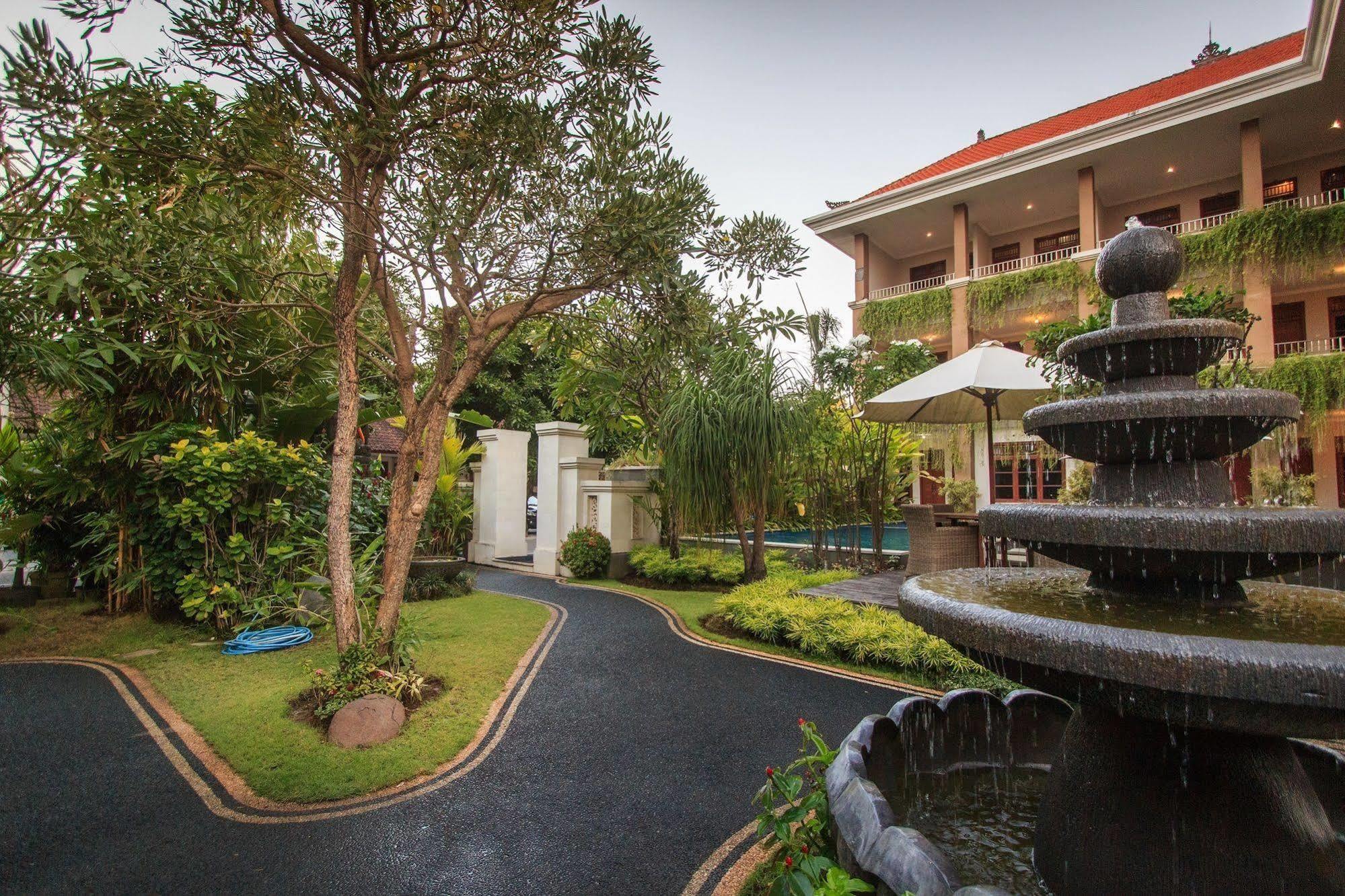 Pondok Anyar Hotel Kuta  Exterior photo