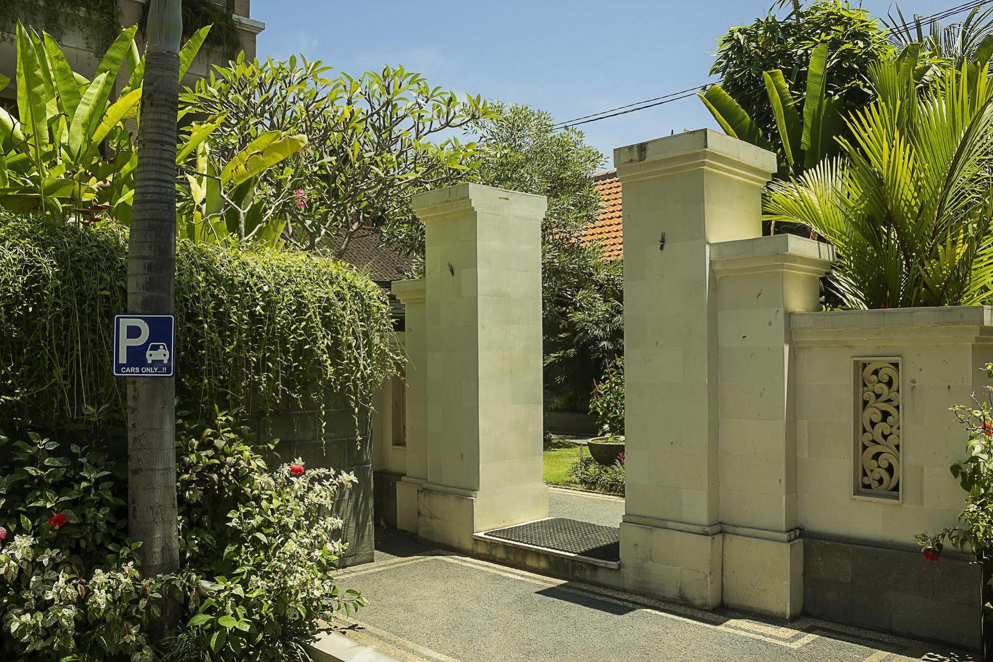 Pondok Anyar Hotel Kuta  Exterior photo