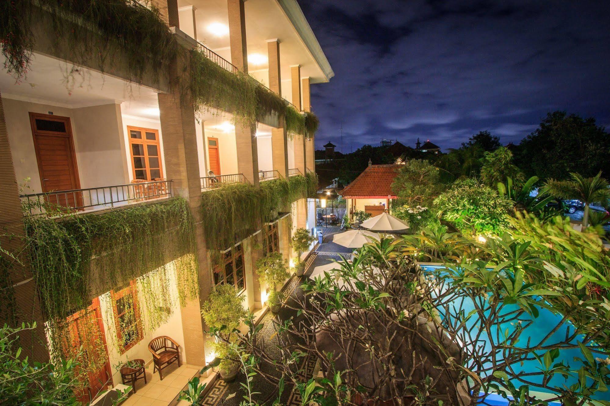 Pondok Anyar Hotel Kuta  Exterior photo